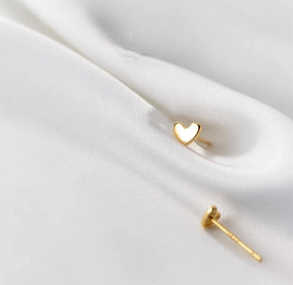 Tiny Heart Earrings Gold