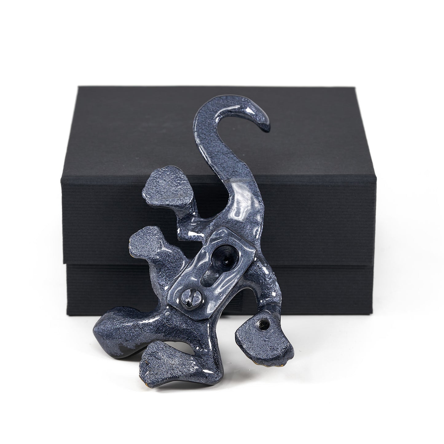 AluminArk Gecko Black recycled aluminium sculpture by Tilnar Art