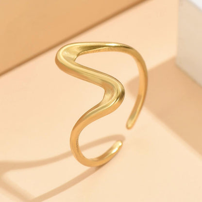 Curved Line Ring Gold
