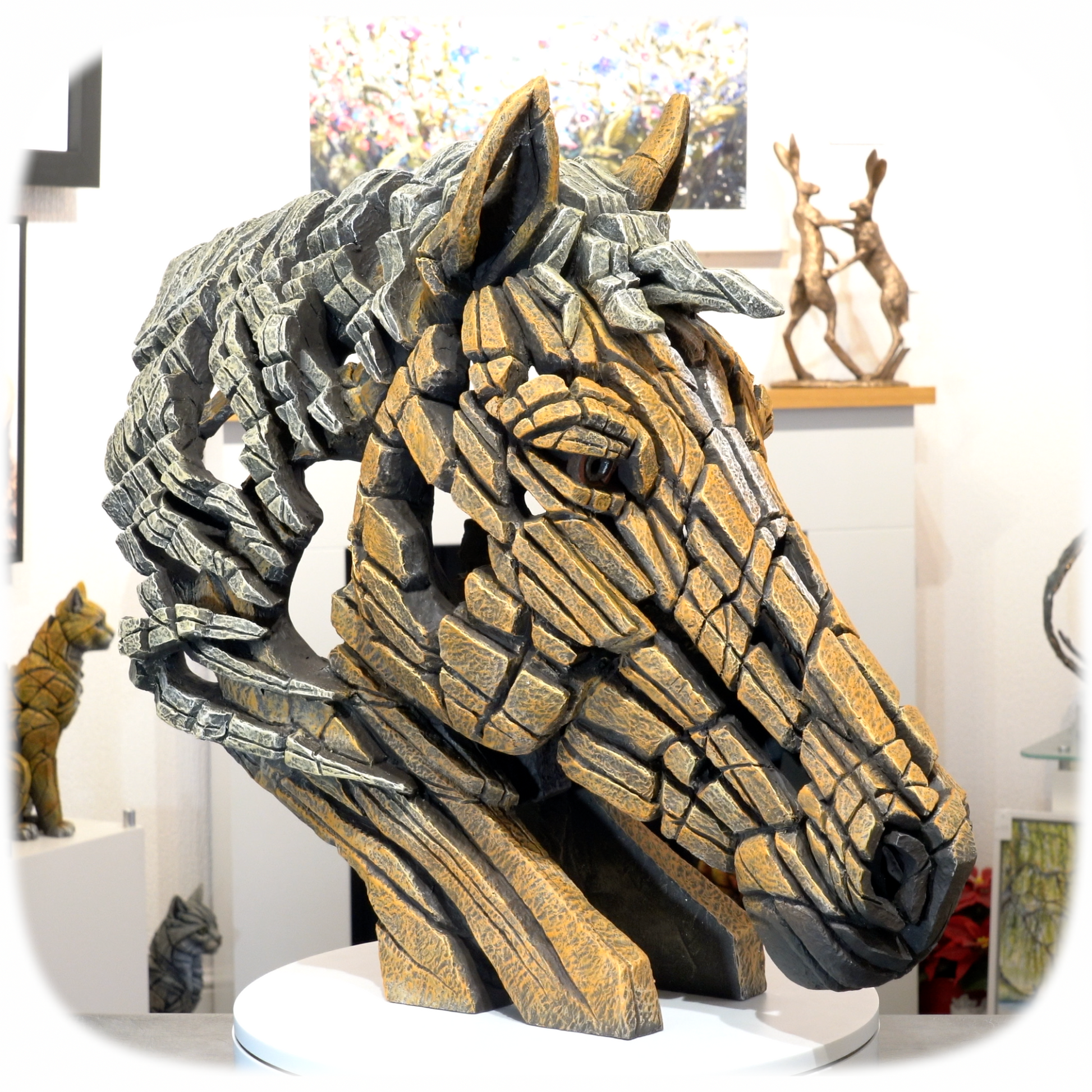 https://cdn.shopify.com/s/files/1/1452/4044/files/Horse_Bust_Palomino.mp4?5595